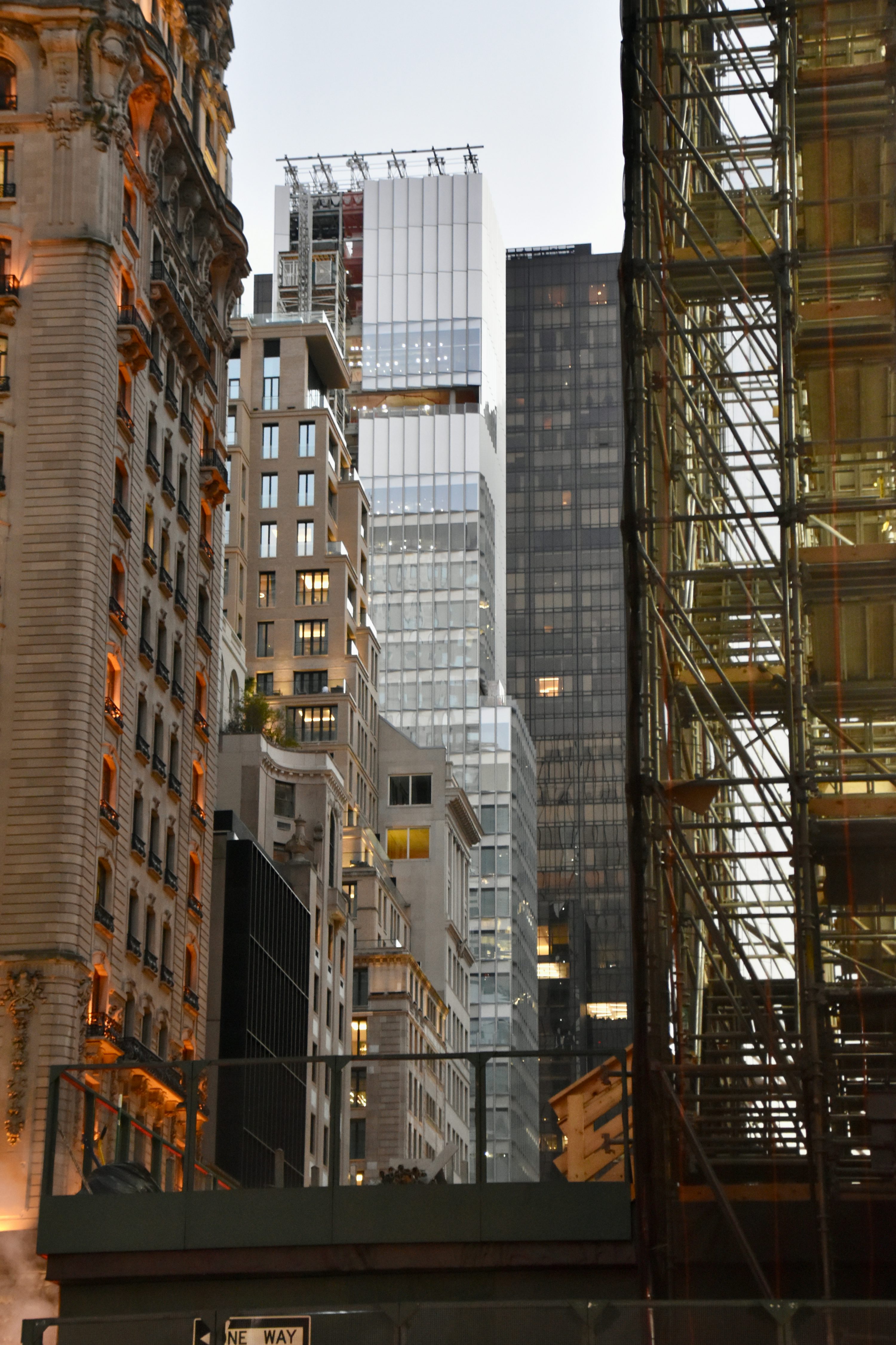Modern NYC scaffolding towers for Manhattan Local Law 11 exterior access support